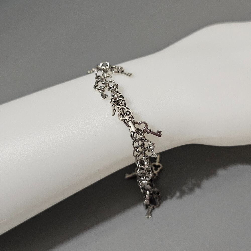 Key Charms Bracelet Chain Link Letter B Silvertone Toggle Clasp 8"